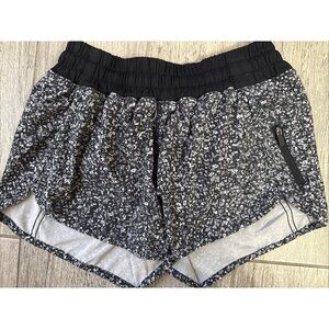 Lululemon Hotty Hot Shorts Size 4 Black White Floral